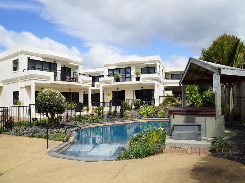 Ocean Breeze Resort Pauanui image