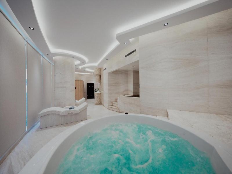 Century Marina Hotel Lusail image