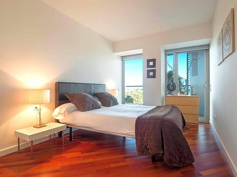 Rent Top Apartments Diagonal Mar image