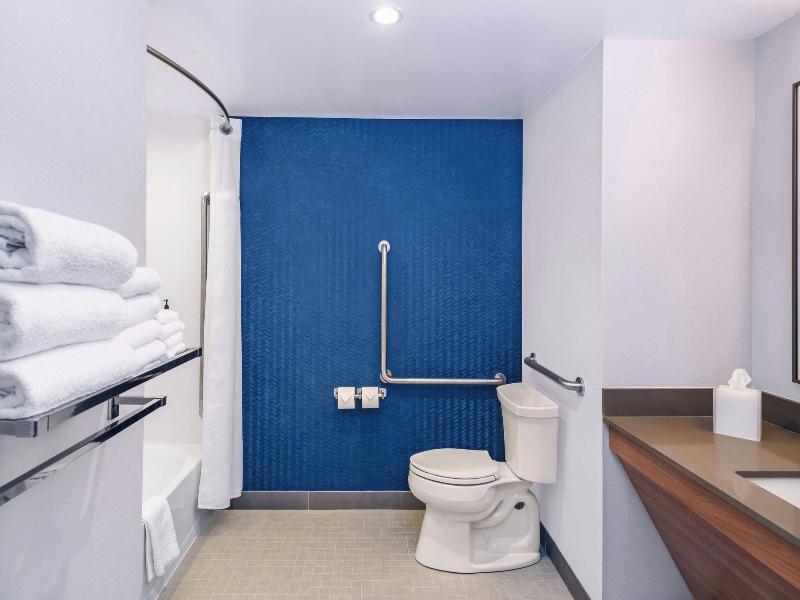 Fairfield Inn Suites Gravenhurst Muskoka image