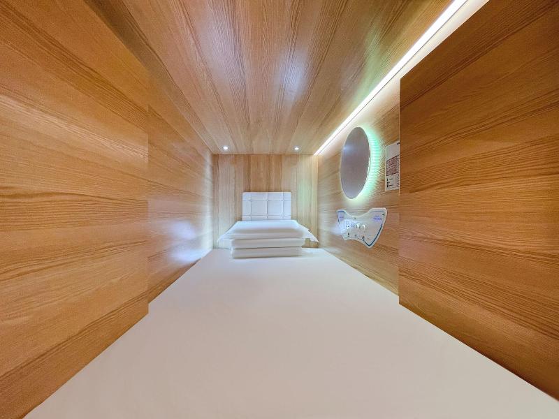 Airone Capsule Hotel image