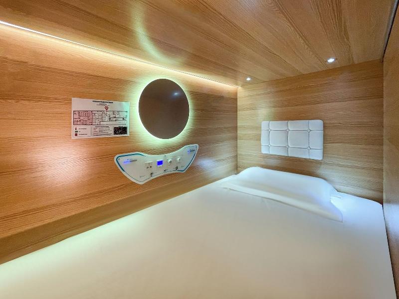 Airone Capsule Hotel image