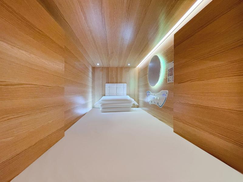 Airone Capsule Hotel image