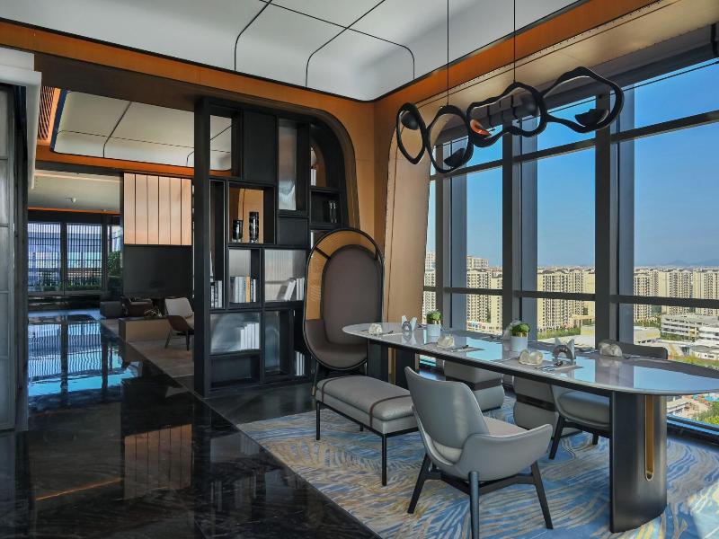 Renaissance Qingdao Hotel image