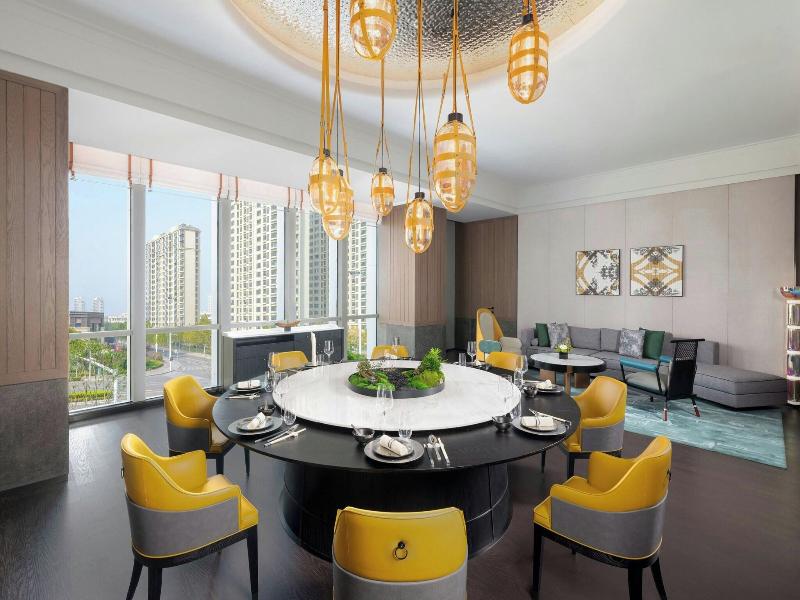 Renaissance Qingdao Hotel image
