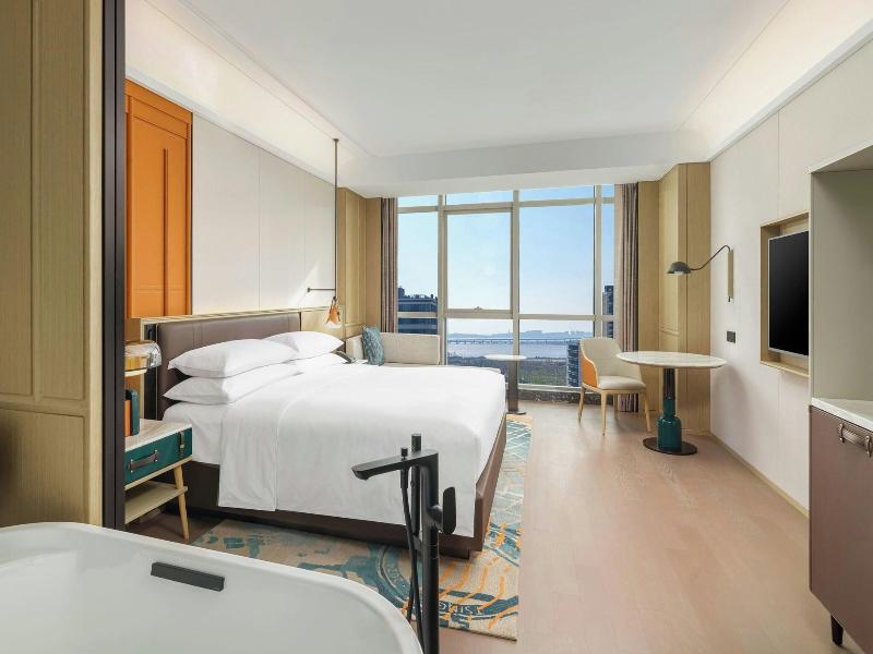 Renaissance Qingdao Hotel image