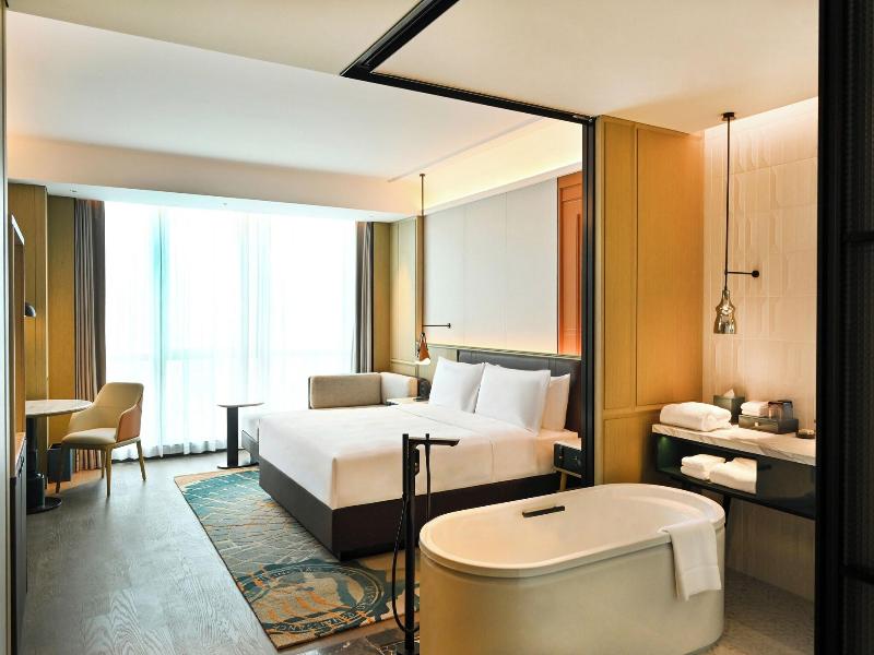 Renaissance Qingdao Hotel image