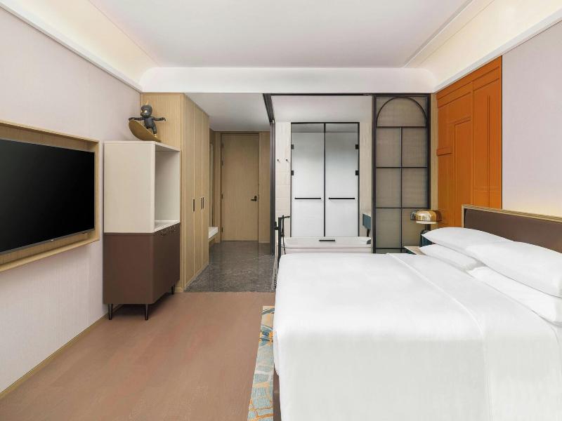 Renaissance Qingdao Hotel image