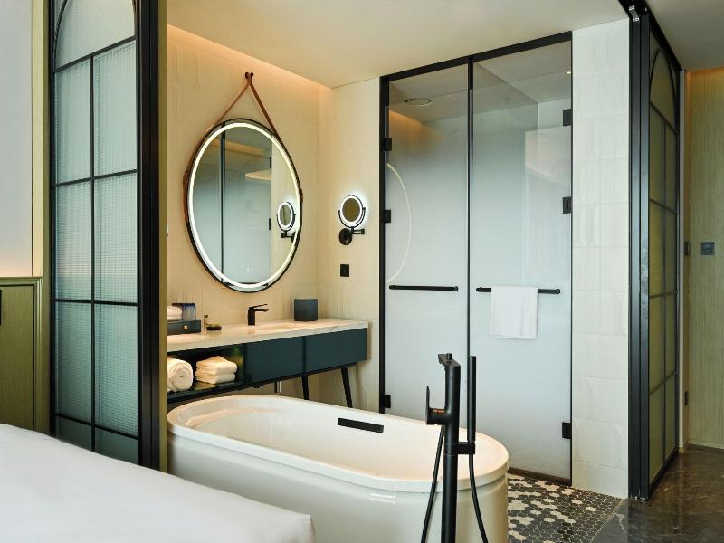 Renaissance Qingdao Hotel image