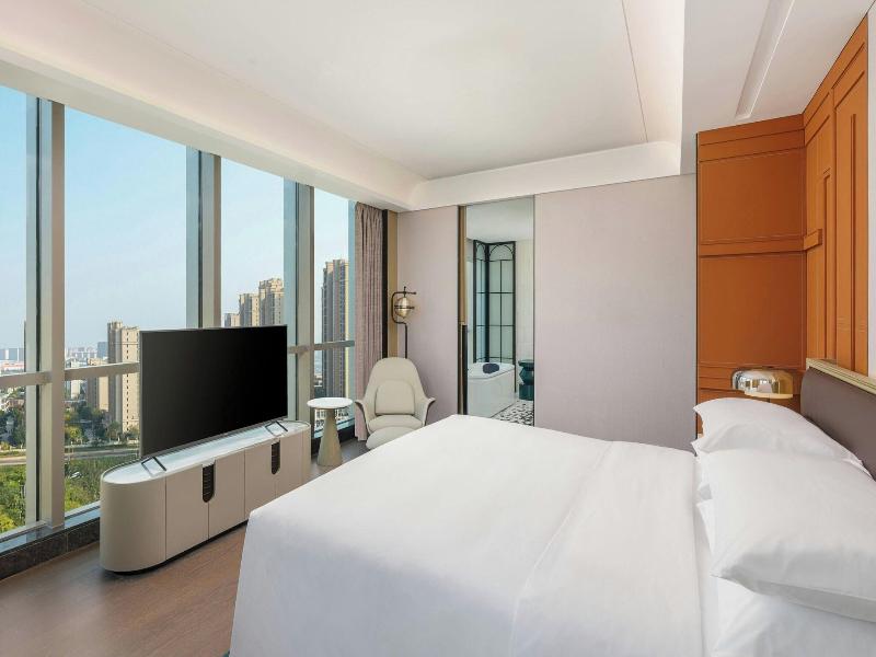 Renaissance Qingdao Hotel image