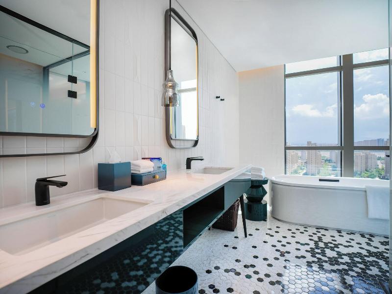 Renaissance Qingdao Hotel image