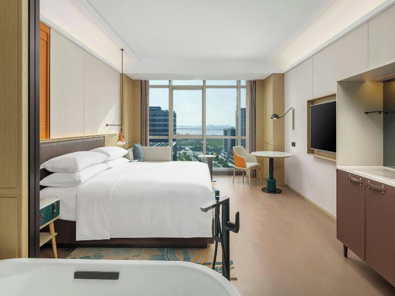 Renaissance Qingdao Hotel image