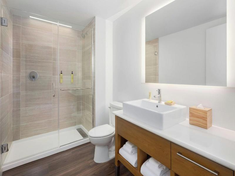 Element Savannah Midtown image