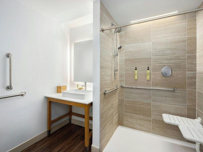Element Savannah Midtown image