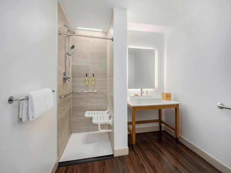 Element Savannah Midtown image