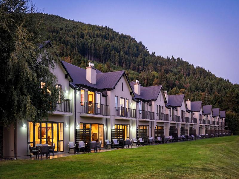 Platinum Queenstown Villas image
