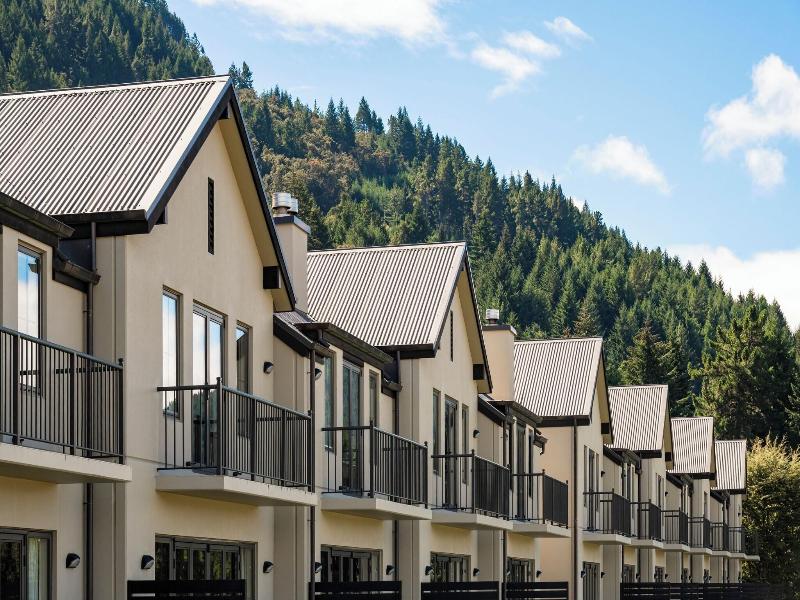 Platinum Queenstown Villas image