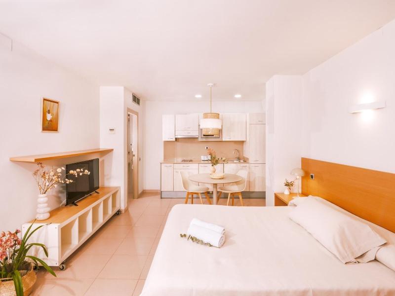 Apartamentos Porta Coeli image