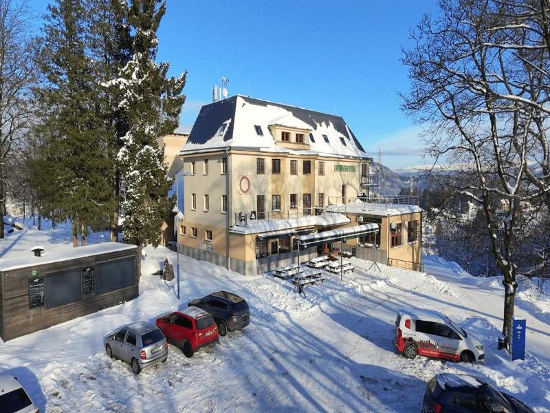Parkhotel Smr Ovka image
