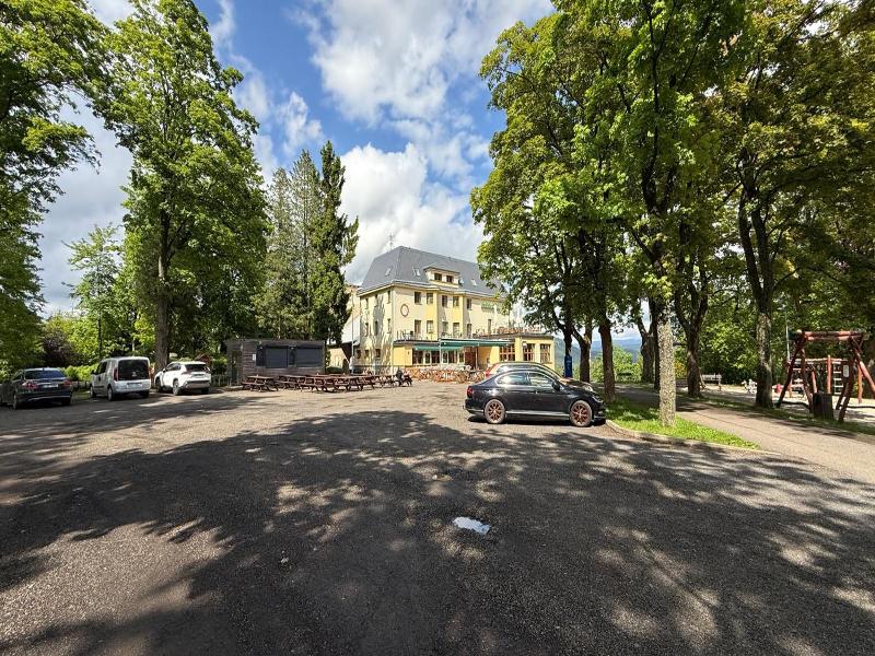 Parkhotel Smr Ovka image
