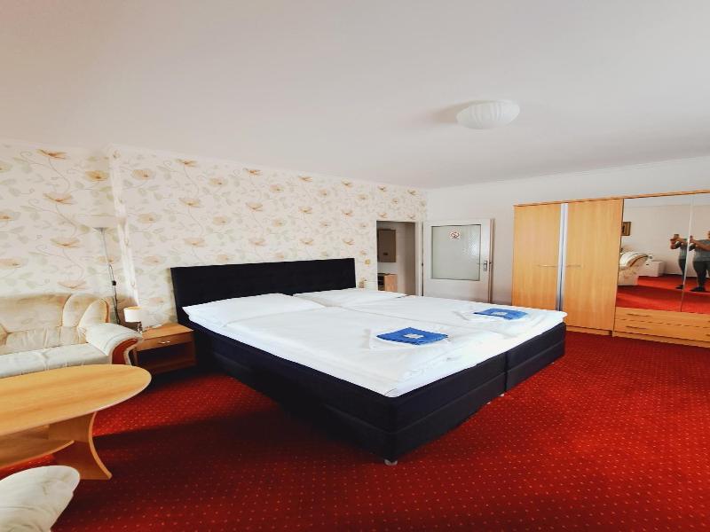 Hotel Grand image