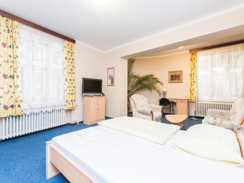 Hotel Grand image