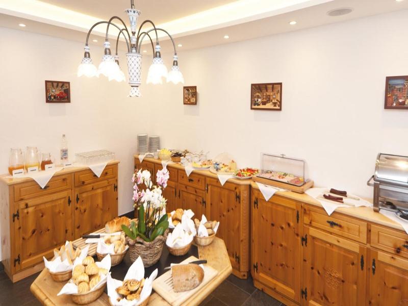 Waldpark Hotel Garni image