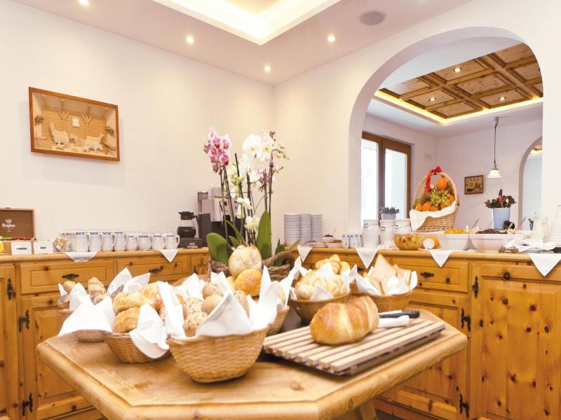 Waldpark Hotel Garni image