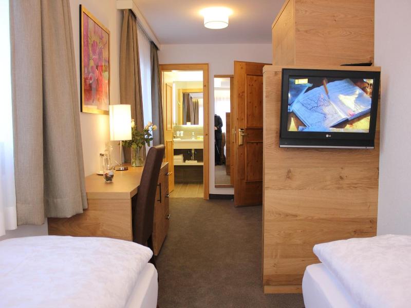 Waldpark Hotel Garni image