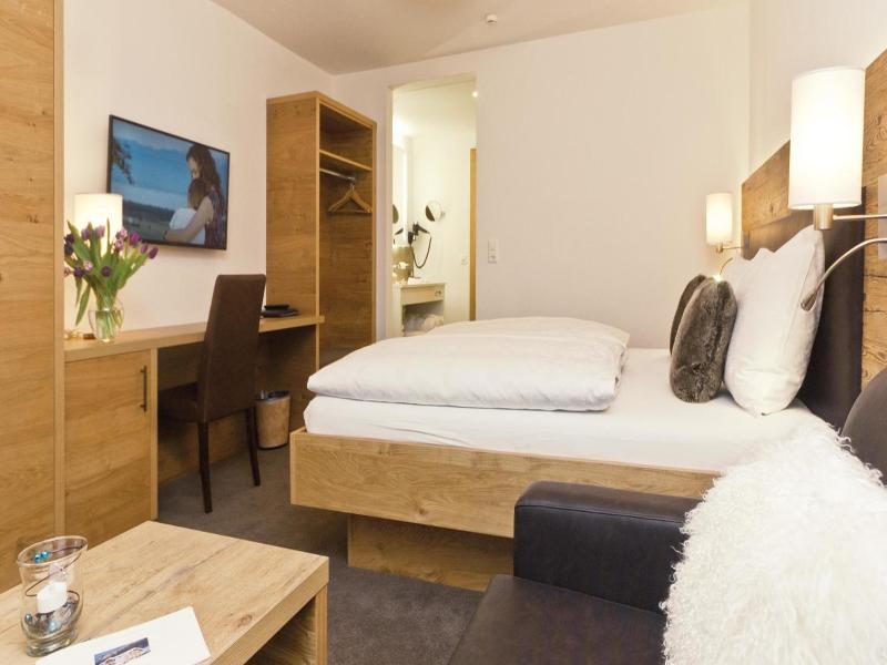 Waldpark Hotel Garni image