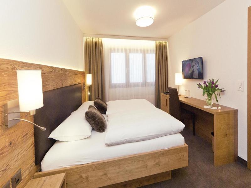 Waldpark Hotel Garni image