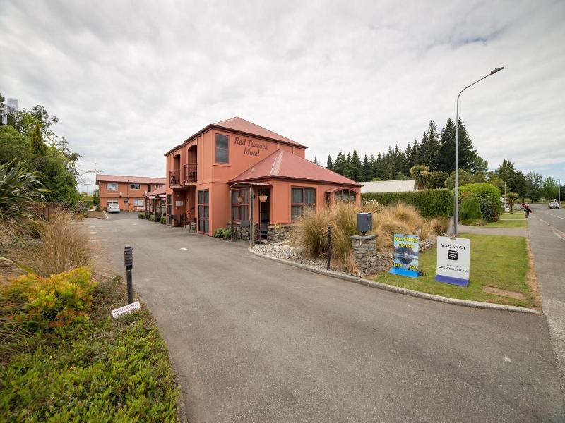 Red Tussock Motel image