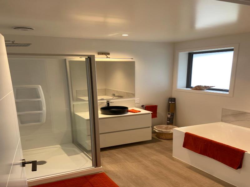 Red Tussock Motel image