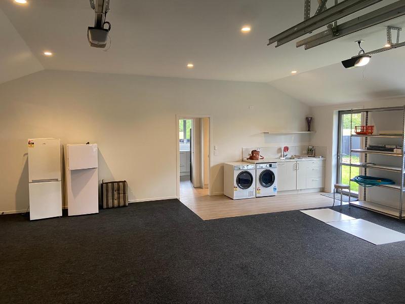 Red Tussock Motel image