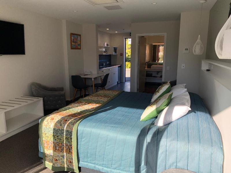 Red Tussock Motel image