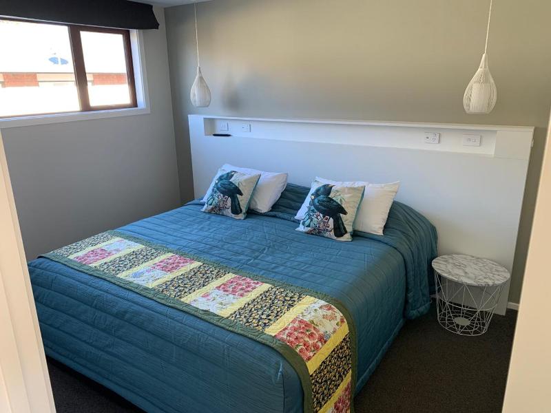 Red Tussock Motel image
