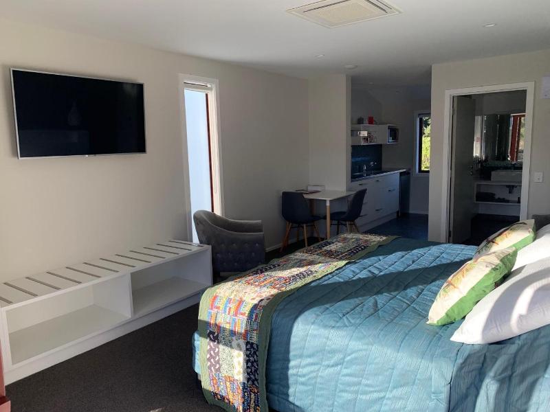 Red Tussock Motel image