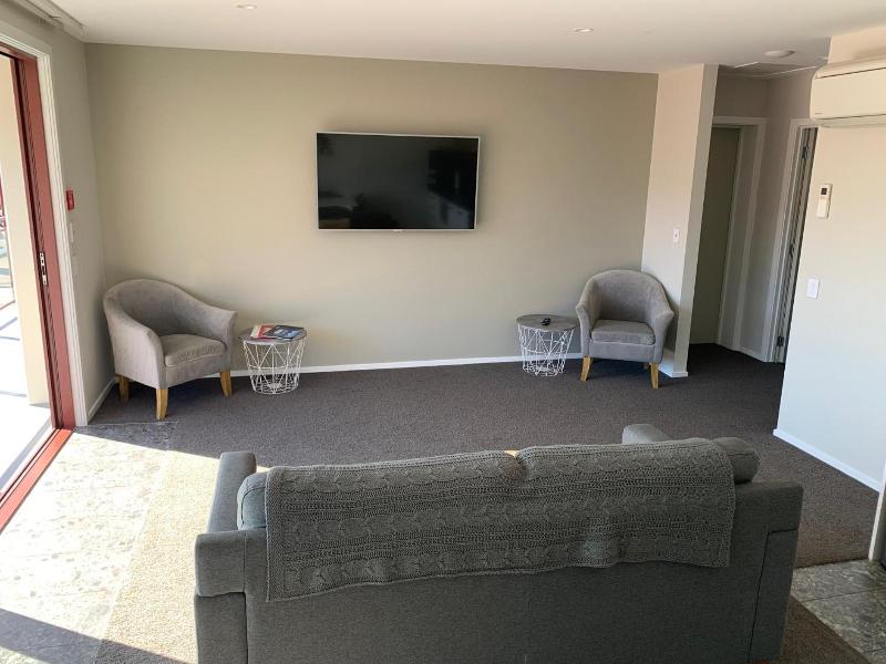 Red Tussock Motel image