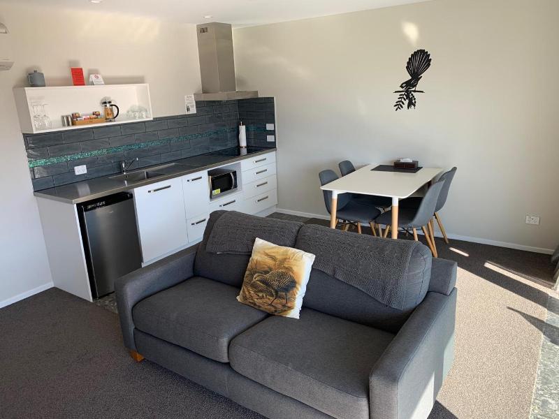 Red Tussock Motel image