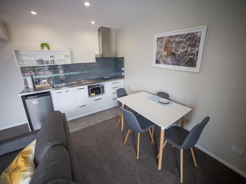 Red Tussock Motel image