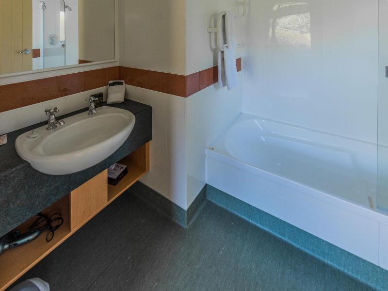Red Tussock Motel image