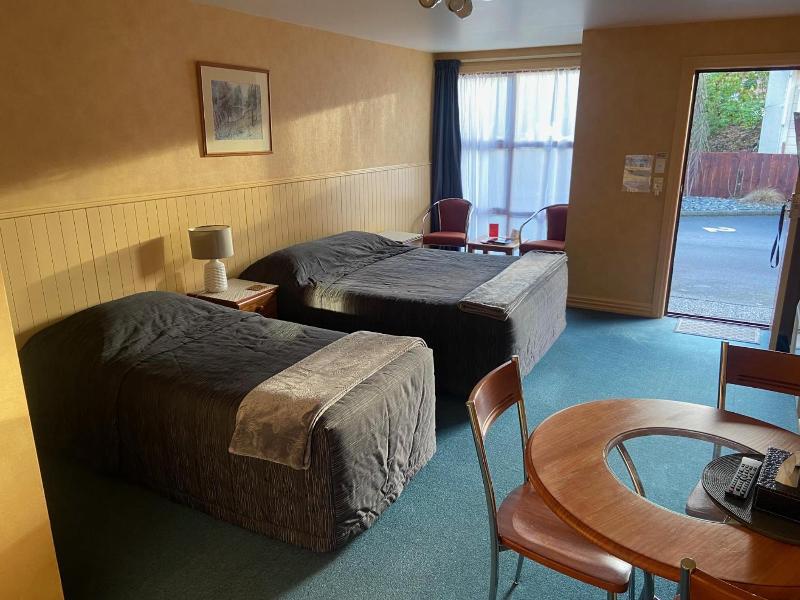 Red Tussock Motel image