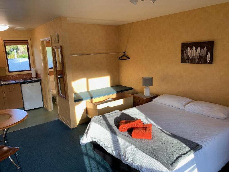 Red Tussock Motel image
