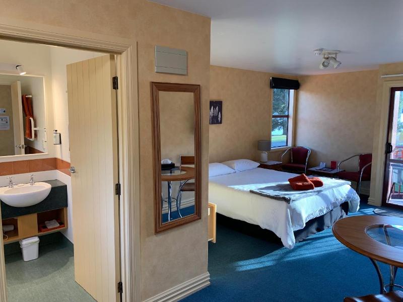 Red Tussock Motel image
