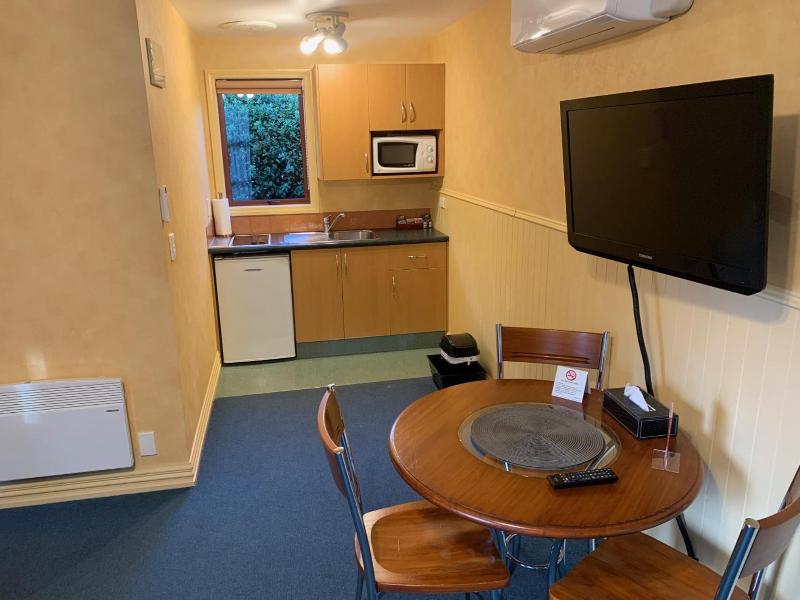 Red Tussock Motel image