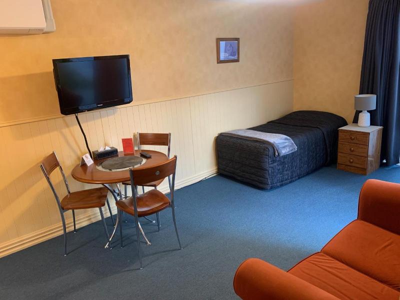 Red Tussock Motel image