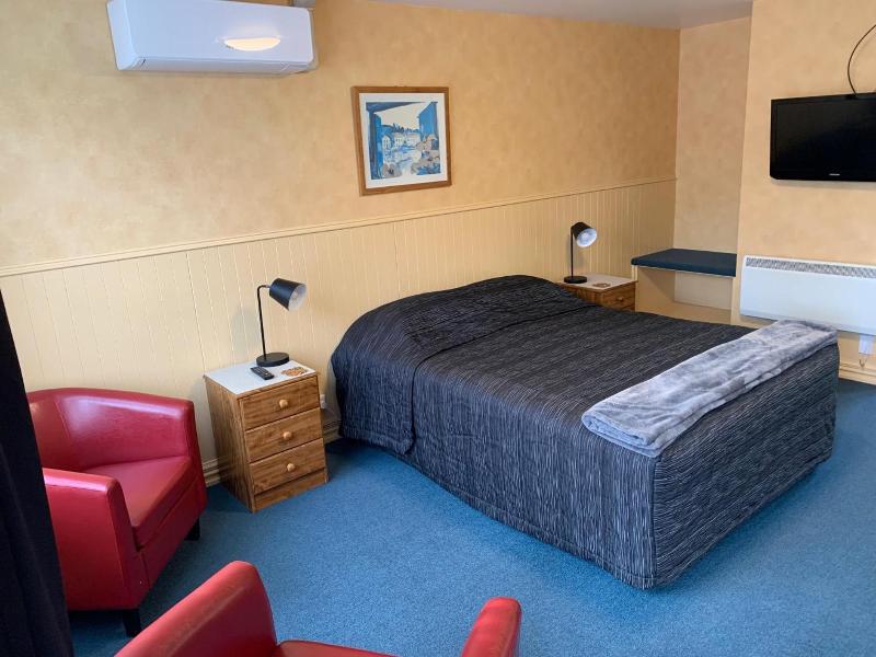 Red Tussock Motel image