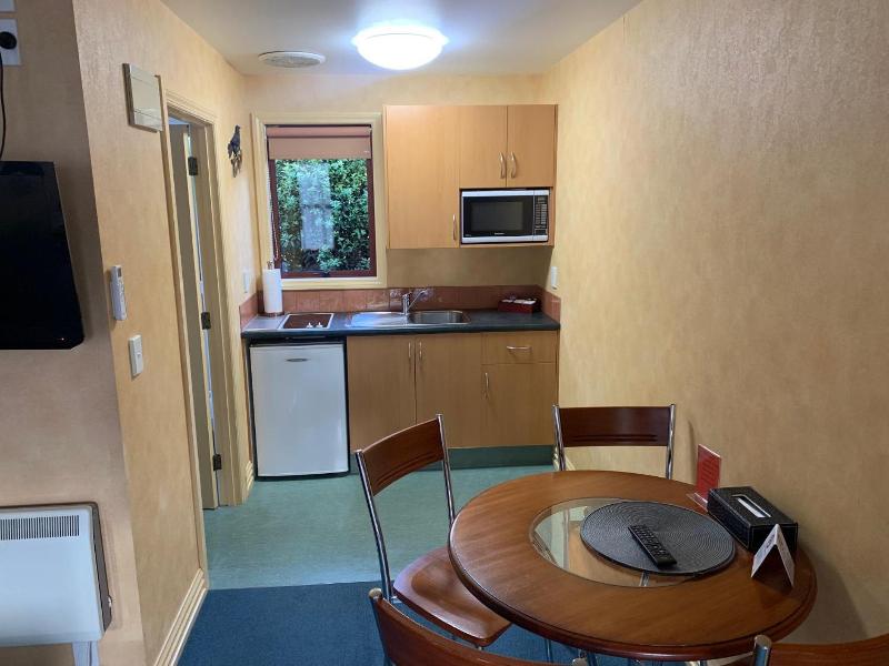 Red Tussock Motel image