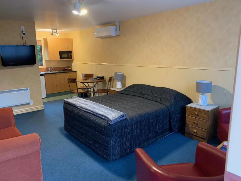 Red Tussock Motel image