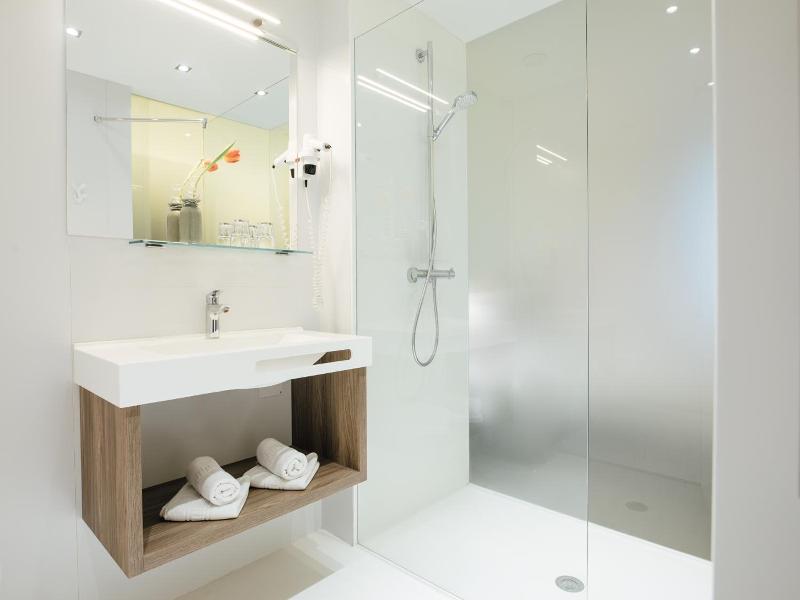 Simon Hotel Cafv image